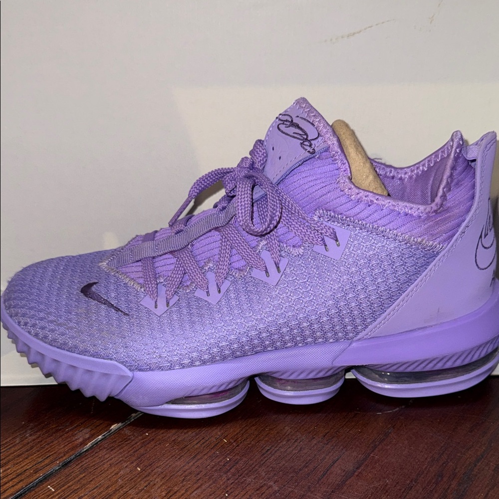 Nike Unisex LeBron Atomic Purple Basketball Shoes - Picture 2 of 5